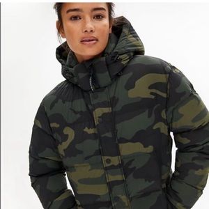 Aritzia TNA super puff camo